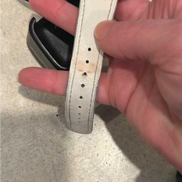 Fitbit Versa 2 with charger - Picture 3 of 4